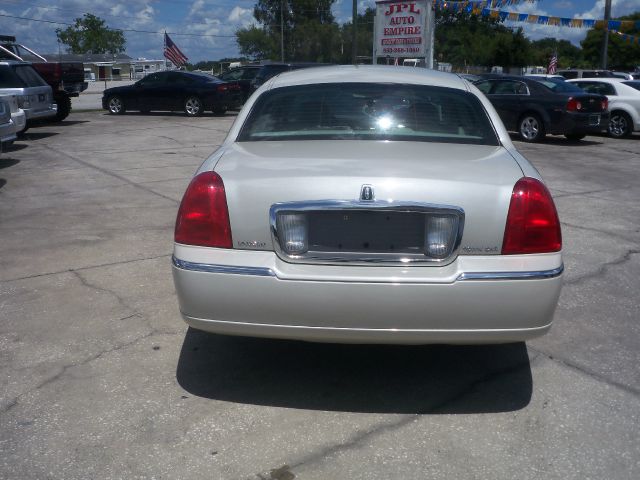 Lincoln Town Car DOWN 4.9 WAC Sedan