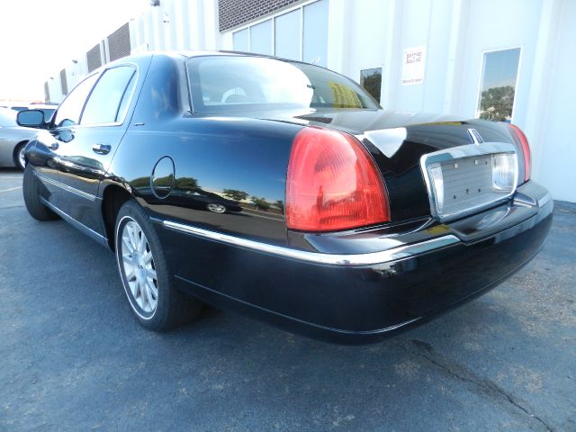 Lincoln Town Car DOWN 4.9 WAC Sedan