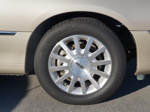 Lincoln Town Car 2007 photo 2