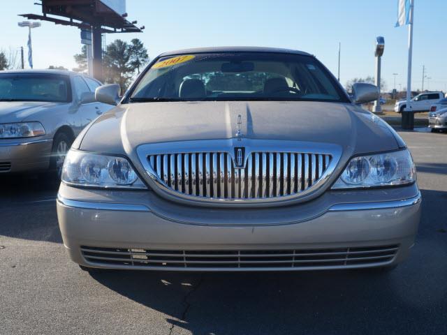 Lincoln Town Car 2007 photo 3