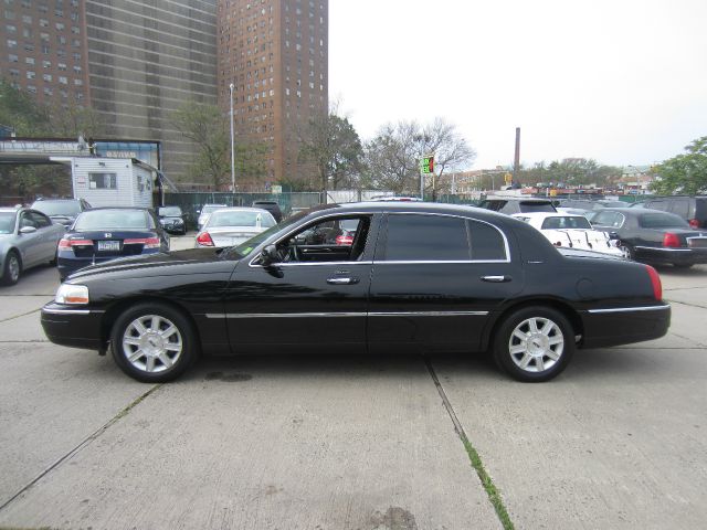Lincoln Town Car 2007 photo 2