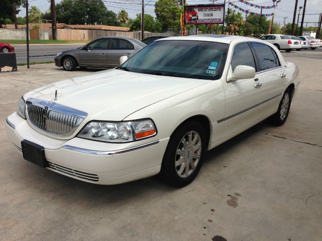 Lincoln Town Car DOWN 4.9 WAC Sedan