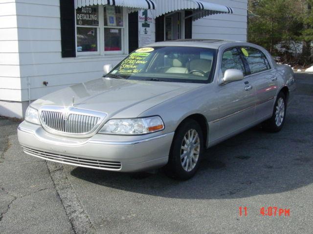Lincoln Town Car 2007 photo 2