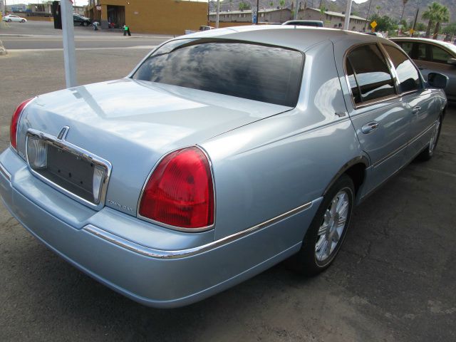 Lincoln Town Car DOWN 4.9 WAC Sedan