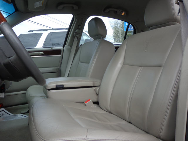 Lincoln Town Car 2007 photo 2