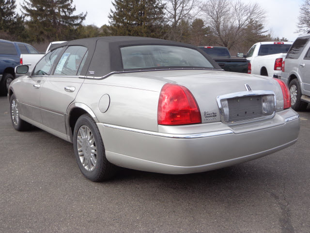 Lincoln Town Car 2007 photo 4
