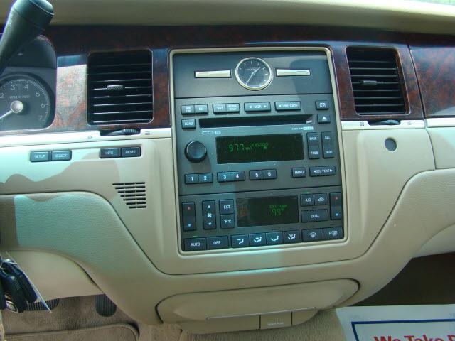 Lincoln Town Car 2007 photo 2