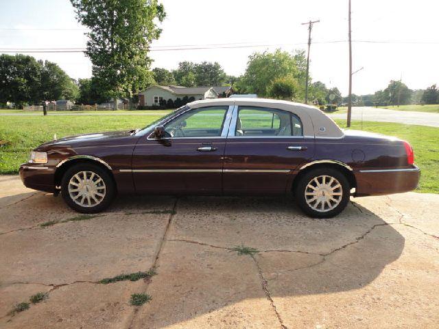 Lincoln Town Car DOWN 4.9 WAC Sedan