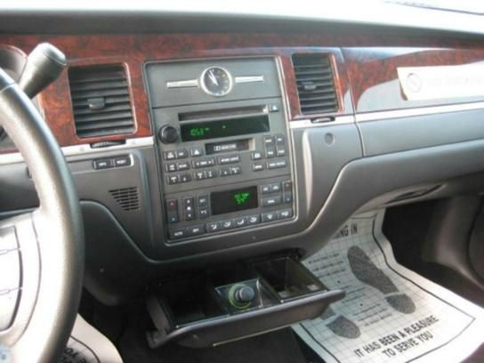 Lincoln Town Car 2008 photo 1