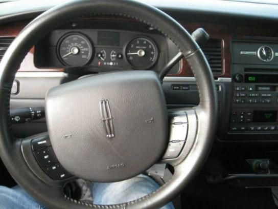 Lincoln Town Car 2008 photo 16