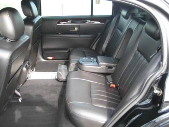 Lincoln Town Car 2008 photo 4