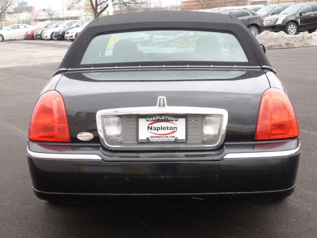 Lincoln Town Car 2008 photo 2