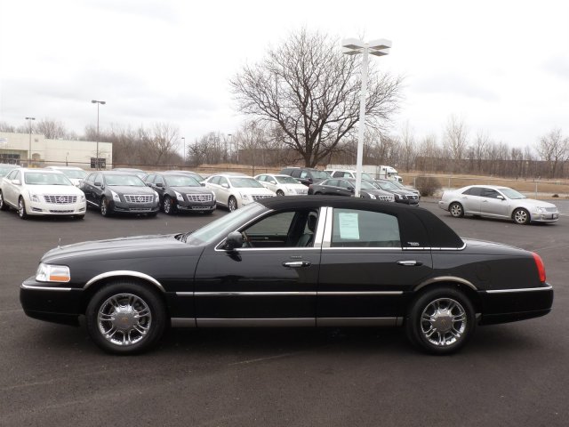 Lincoln Town Car 2008 photo 3