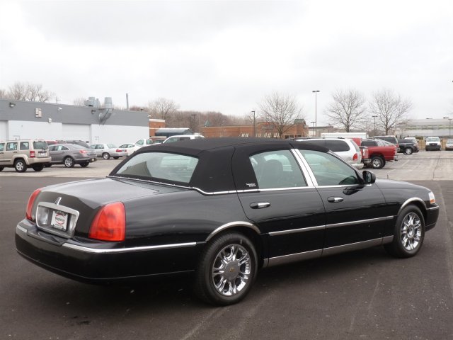 Lincoln Town Car 2008 photo 4