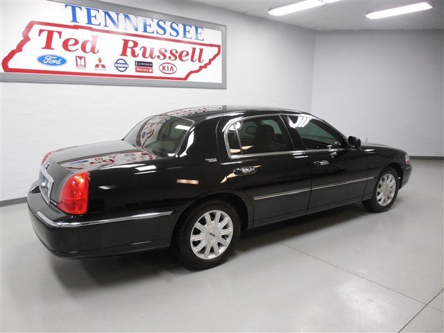 Lincoln Town Car 2009 photo 3