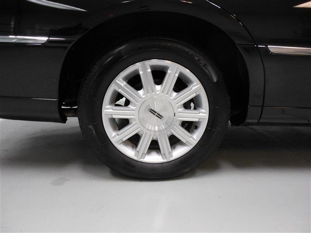 Lincoln Town Car 2009 photo 5