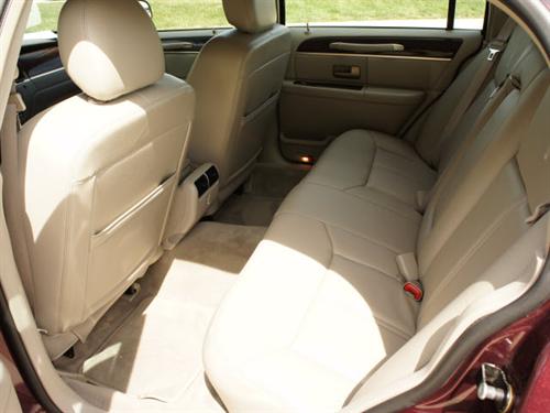 Lincoln Town Car 2009 photo 1