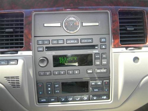 Lincoln Town Car 2009 photo 1