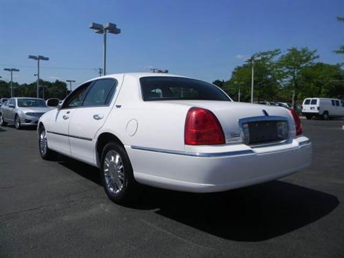 Lincoln Town Car 2009 photo 4
