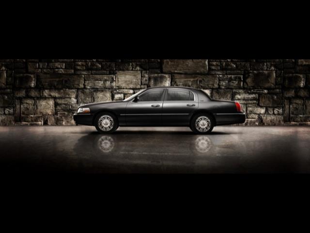 Lincoln Town Car 2009 photo 1