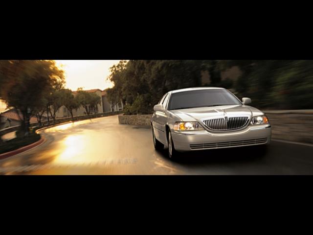 Lincoln Town Car 2009 photo 4