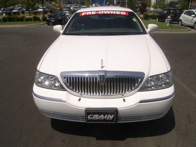 Lincoln Town Car 2009 photo 5
