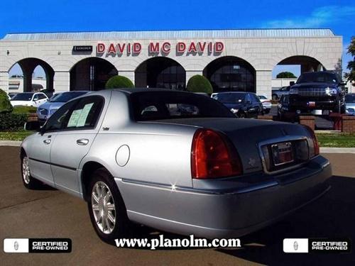 Lincoln Town Car 2009 photo 2