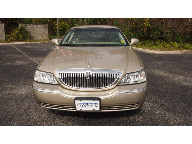 Lincoln Town Car 2009 photo 3