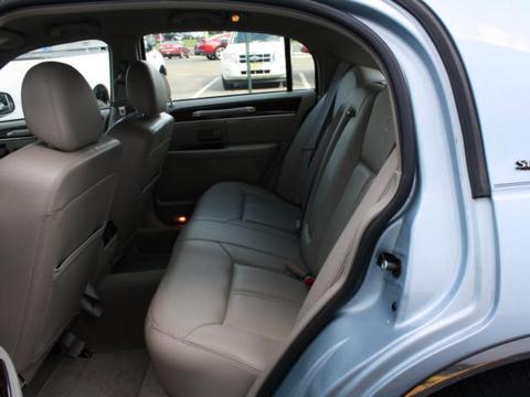 Lincoln Town Car 2009 photo 2