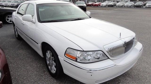 Lincoln Town Car 2009 photo 3