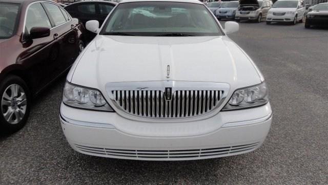 Lincoln Town Car 2009 photo 4