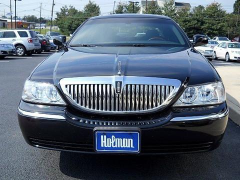 Lincoln Town Car 2009 photo 2