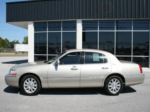 Lincoln Town Car 2009 photo 1
