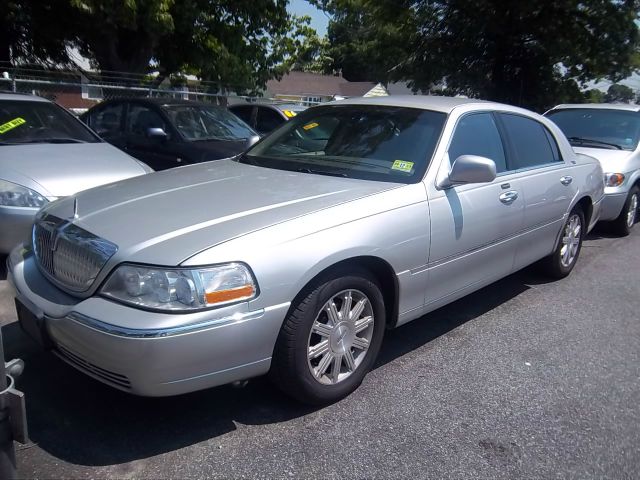 Lincoln Town Car 2010 photo 4