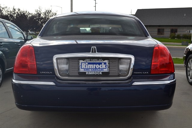 Lincoln Town Car 2010 photo 5