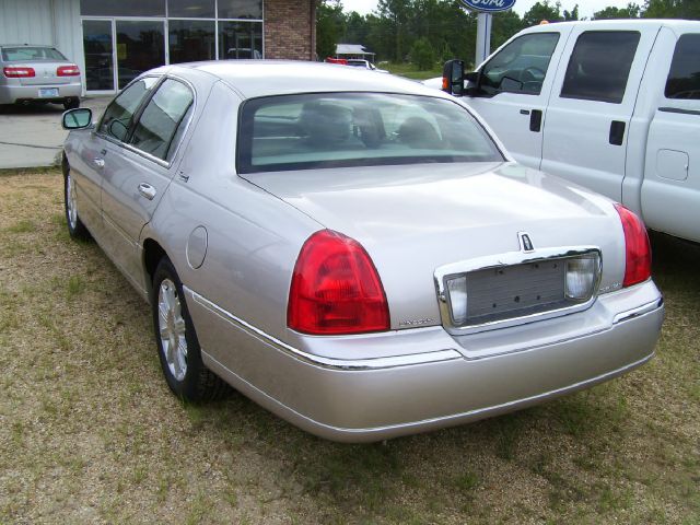 Lincoln Town Car DOWN 4.9 WAC Sedan