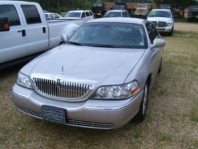 Lincoln Town Car 2010 photo 4
