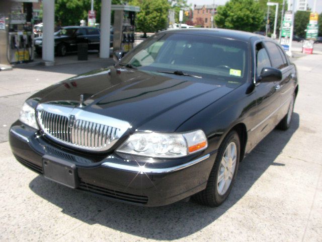 Lincoln Town Car 2010 photo 11