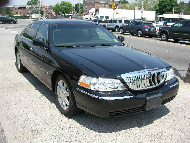 Lincoln Town Car 2010 photo 13