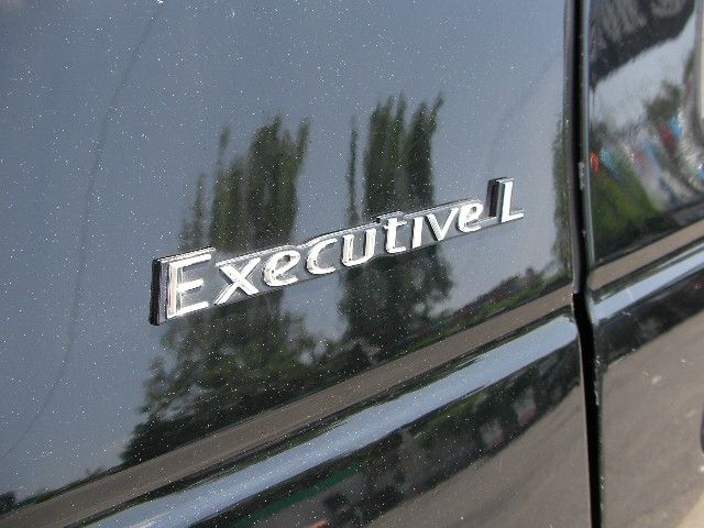 Lincoln Town Car 2010 photo 5