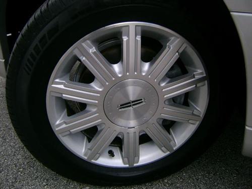 Lincoln Town Car 2010 photo 4