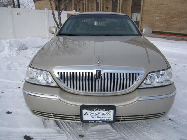 Lincoln Town Car 2010 photo 1