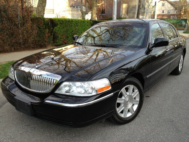 Lincoln Town Car 2011 photo 1