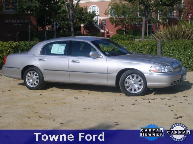 Lincoln Town Car DOWN 4.9 WAC Sedan