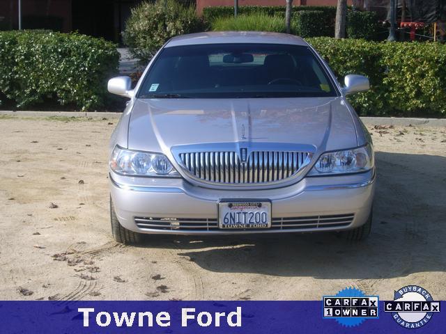 Lincoln Town Car 2011 photo 1