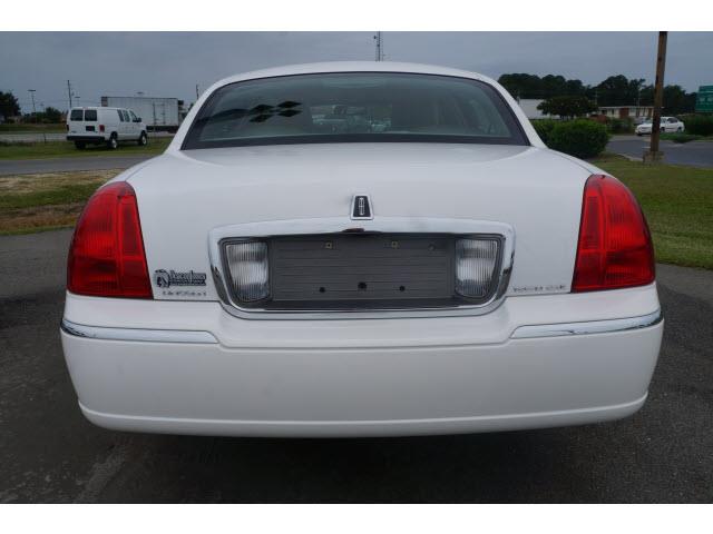 Lincoln Town Car 2011 photo 1