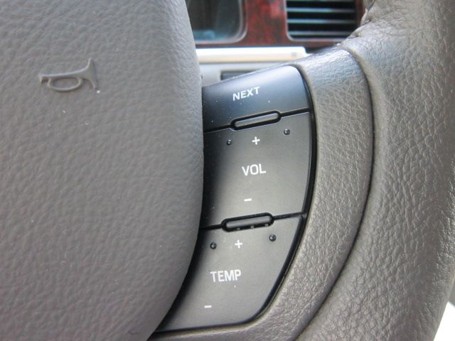 Lincoln Town Car 2011 photo 1