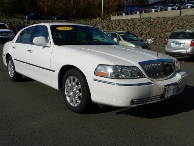 Lincoln Town Car DOWN 4.9 WAC Sedan