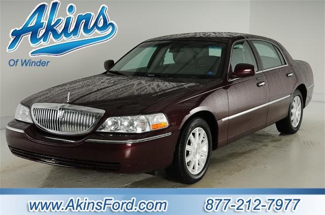 Lincoln Town Car DOWN 4.9 WAC Sedan