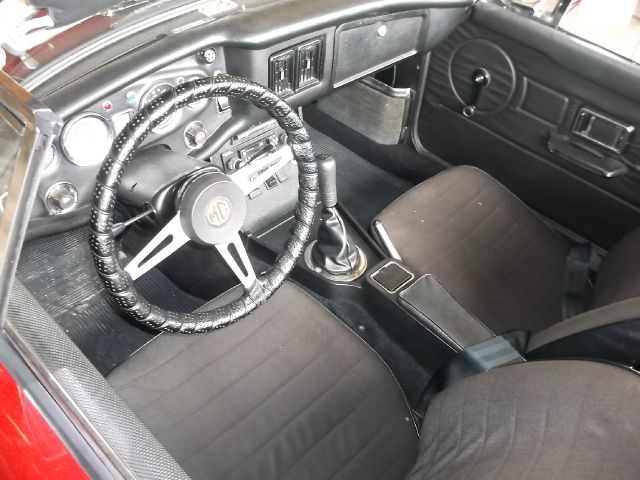 MG MGB 1973 photo 2